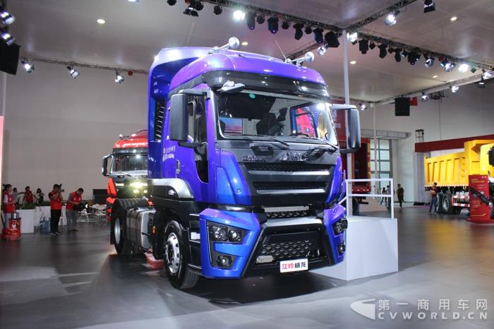 江鈴威龍4×2牽引車 (2).jpg