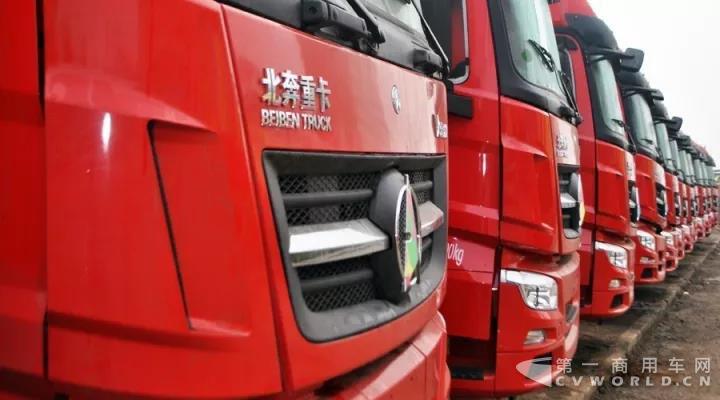 500多人，101臺車，北奔重汽在鄂爾多斯搞了個大活動！.jpg