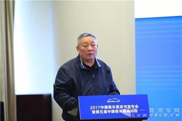 中國公路學(xué)會客車分會高級技術(shù)顧問 裴志浩.jpg