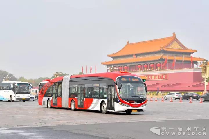 銀隆18米純電動(dòng)城市公交.jpg