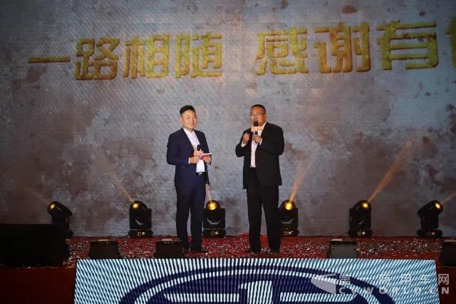 雙基地銷售突破雙萬輛！淄博見證解放歡慶之夜4.jpg