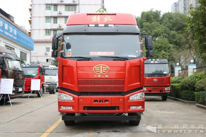 現(xiàn)場(chǎng)展車.jpg