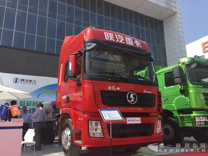 德龍X3000天然氣牽引車(chē)3.jpg