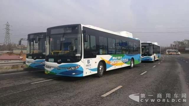 黃海87臺DD6120CHEV2N氣電混合動力公交車交付沈陽客運(yùn)集團(tuán)1.jpg