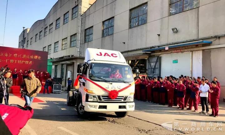 輕卡一廠第959720臺(tái)車輛下線.jpg