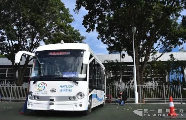 厲害了JAC！全球首批無人駕駛公交車在深圳投入運(yùn)行5.jpg