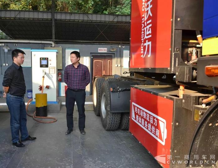 深圳首臺純電動牽引車投入試運行.jpg