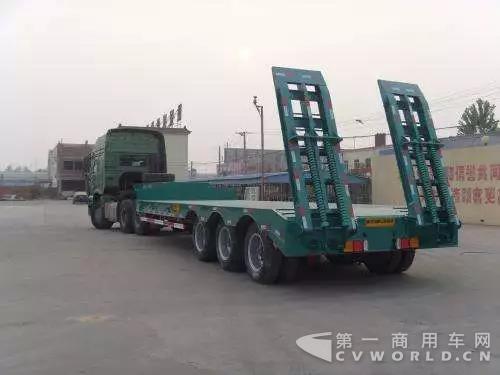 河北對17.5米重型平板掛車“動刀”！停止異地年審！.jpg