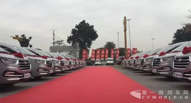 190臺江淮瑞風(fēng)MPV交付一嗨租車.jpg
