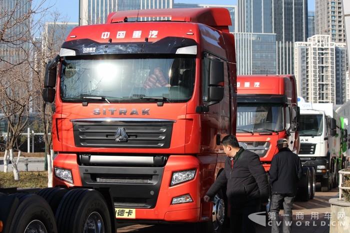 重汽汕德卡C7H 6×4干線運(yùn)輸牽引車.jpg