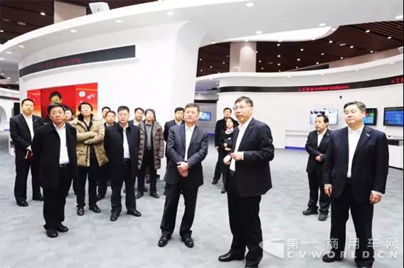 中國重汽集團董事長王伯芝一行訪問浪潮集團.jpg