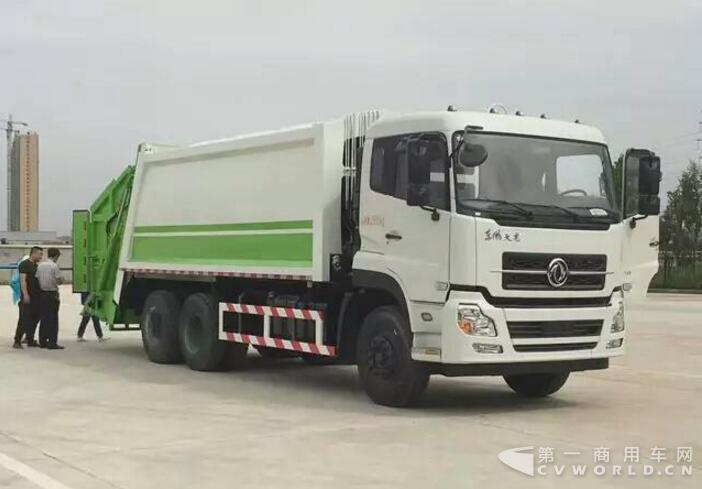 東風(fēng)天龍塑料瓶壓縮車全新涂裝上市.jpg