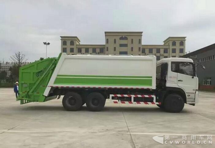 東風(fēng)天龍塑料瓶壓縮車全新涂裝上市2.jpg