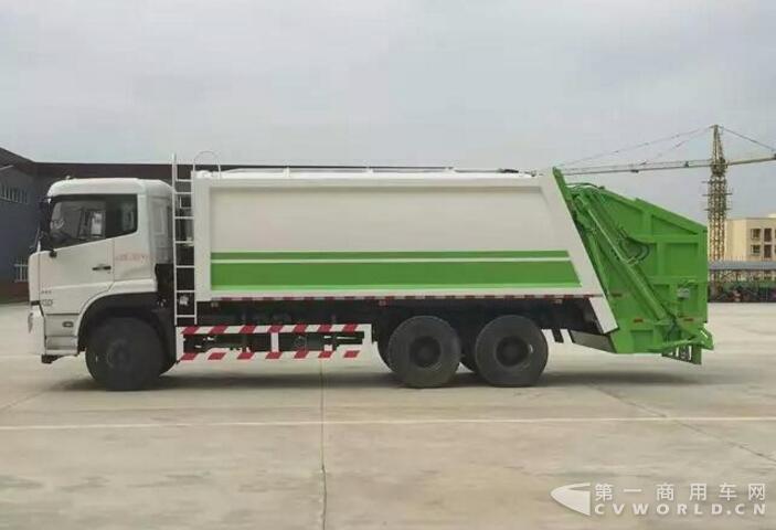 東風(fēng)天龍塑料瓶壓縮車全新涂裝上市3.jpg