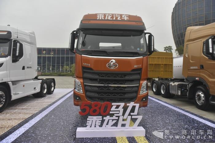 柳汽乘龍H7牽引車，580馬力.jpg