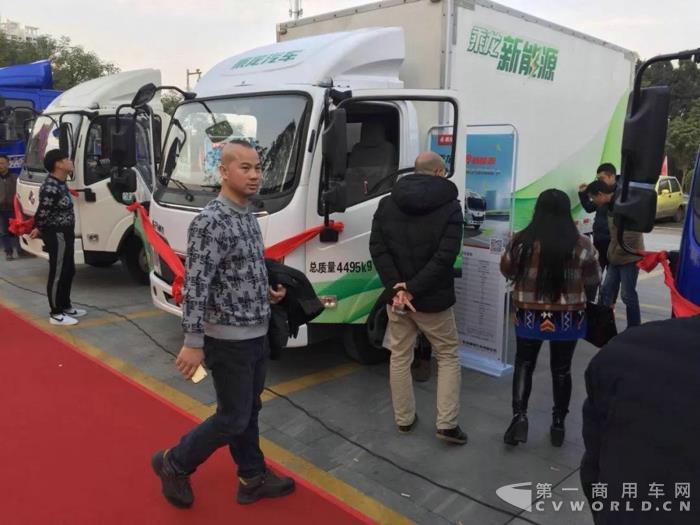 “雙子星”閃耀藍牌市場，乘龍途鈴系列上市！4.jpg