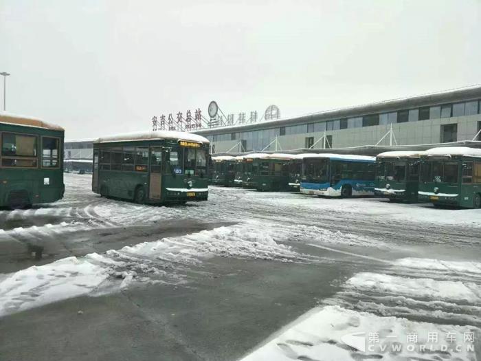 35輛銀隆鐺鐺車在安吉投運 高溫低寒絲毫不受影響2.jpg