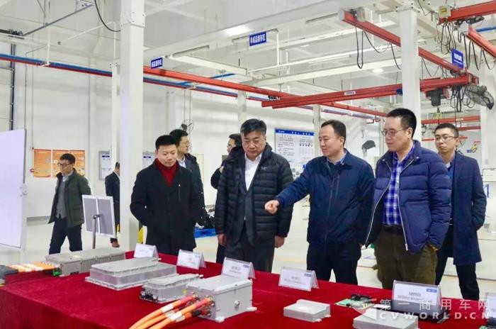 牽手新華發(fā)電 五龍電動(dòng)車做優(yōu)清潔能源大文章3.jpg