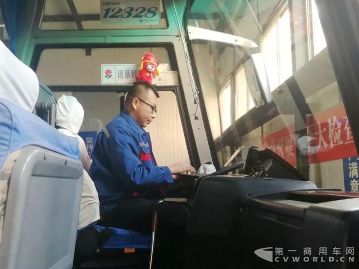 玉柴為保障全國(guó)兩會(huì)用車開足馬力1.jpg