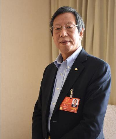萬(wàn)物復(fù)蘇，春暖花開，一年一度的“兩會(huì)”如約而至。汽車作為中國(guó)的支柱性產(chǎn)業(yè)，又一次成為了代表們提案的熱門話題。在此次“兩會(huì)”的提案中，新能源和智能化依然是代表們關(guān)注的重點(diǎn)，“自動(dòng)駕駛”、“充電基建”、“國(guó)六標(biāo)準(zhǔn)”等關(guān)鍵詞被頻頻提及。