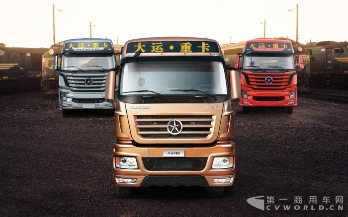 嘿！朋友 你看路上跑著的大運(yùn)重卡越來(lái)越多了.jpg