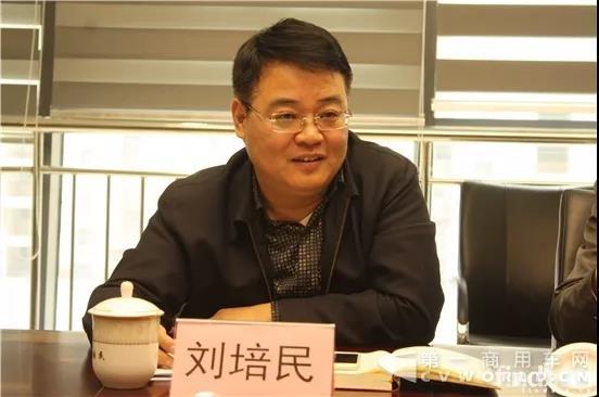 中國重汽銷售部緊鑼密鼓布局二季度營銷工作1.jpg