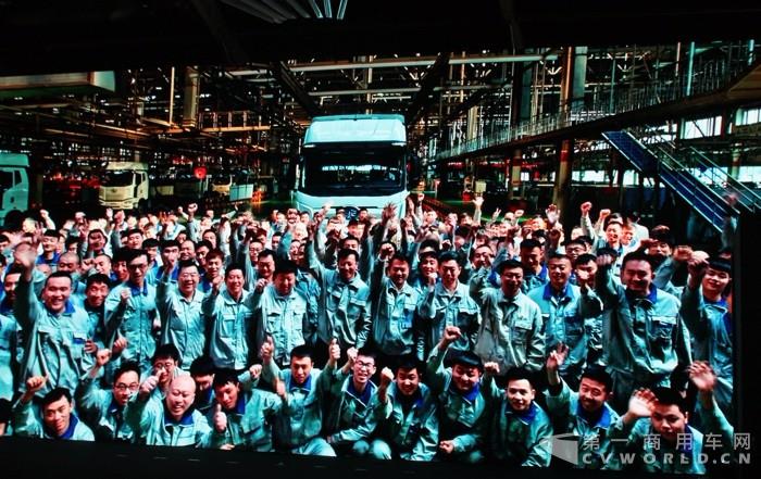 解放J7下線儀式在長春生產(chǎn)基地同步舉行.jpg