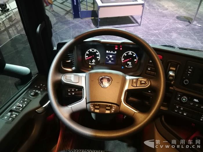 全新一代斯堪尼亞G450外觀及內(nèi)飾.jpg