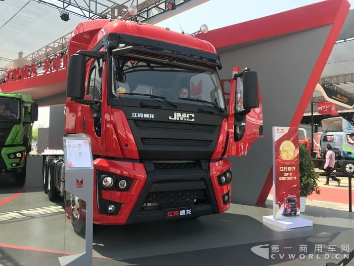 江鈴?fù)?×4牽引車2.jpg