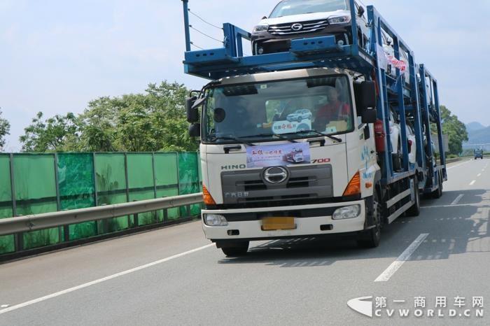 廣汽日野中置軸轎運(yùn)車2.jpg