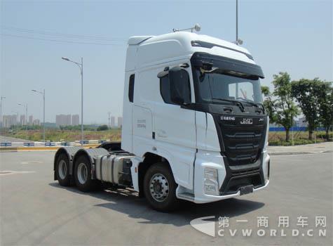江鈴重汽新車：寬體平地板大空間駕駛室.jpg