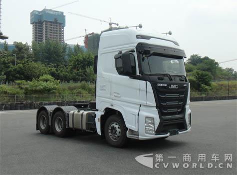江鈴重汽新車：寬體平地板大空間駕駛室1.jpg