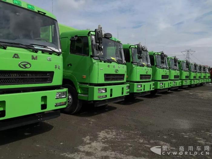 為城市建設(shè)獻(xiàn)力 20臺(tái)華菱新型城市渣土車(chē)再交付上?？蛻?.jpg