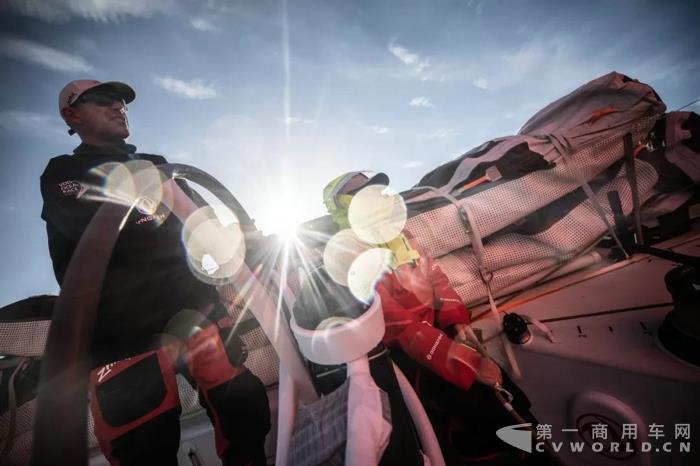 締造奇跡，東風(fēng)隊成為首支登上總冠軍領(lǐng)獎臺的中國船隊7.jpg