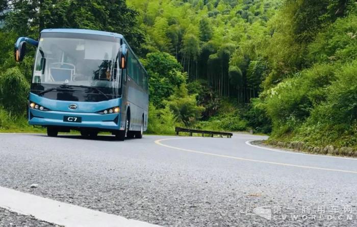 “云端”上的綠色行者 比亞迪C7首登黃山試運(yùn)行6.jpg