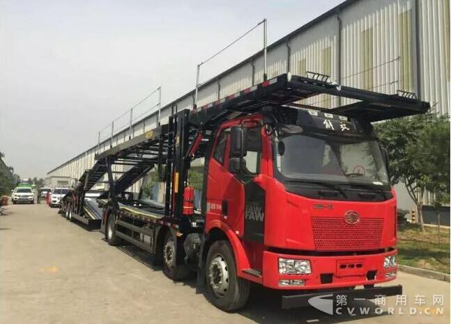 轎運(yùn)車.jpg