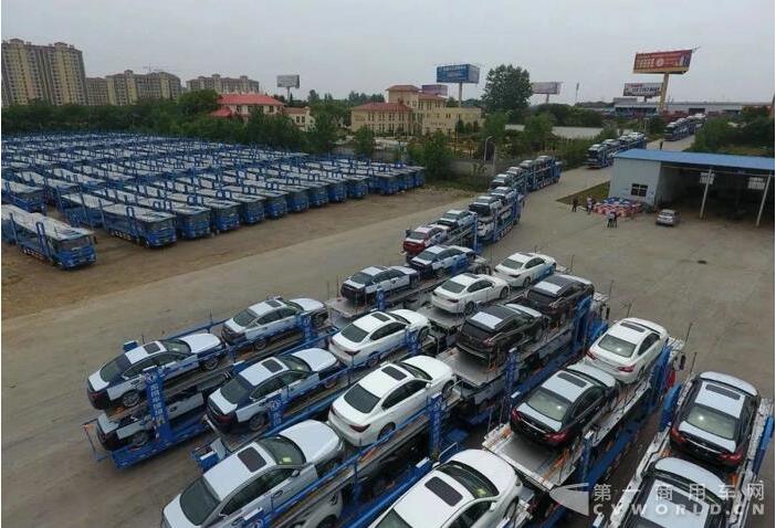 轎運(yùn)車.jpg