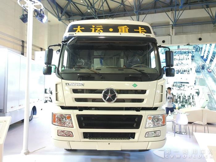 大運(yùn)純電動牽引車1.jpg