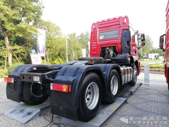 7.8噸輕量化德龍新M3000牽引車(chē) (1).jpg