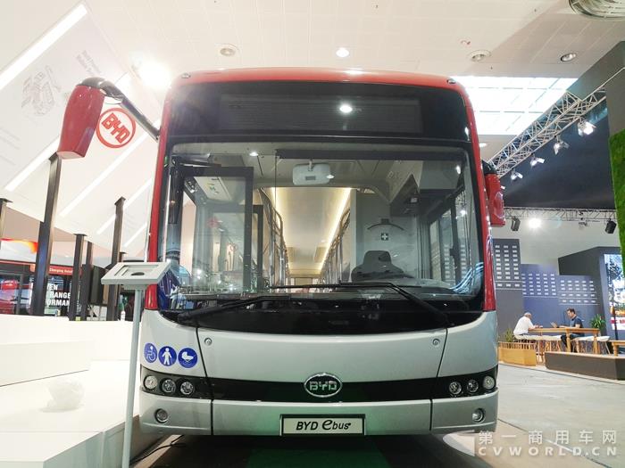比亞迪12米純電動客車2111.jpg