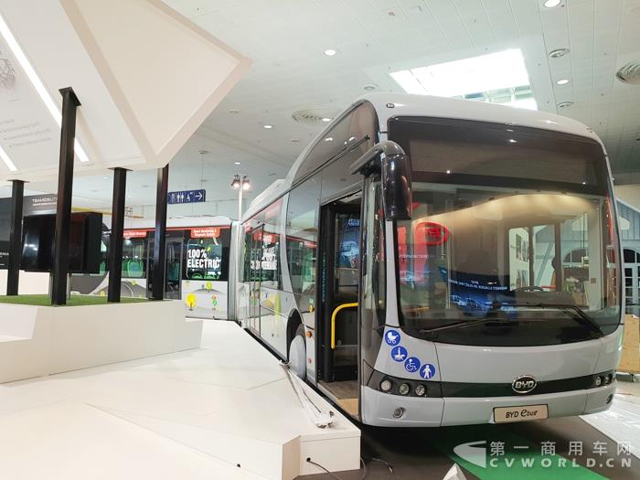 比亞迪18米純電動客車123.jpg