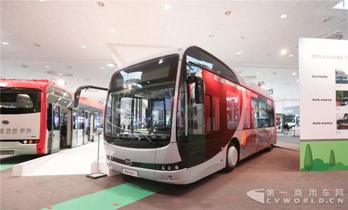 比亞迪12米“模塊化”純電動大巴在德國漢諾威車展上全球首發(fā).jpg