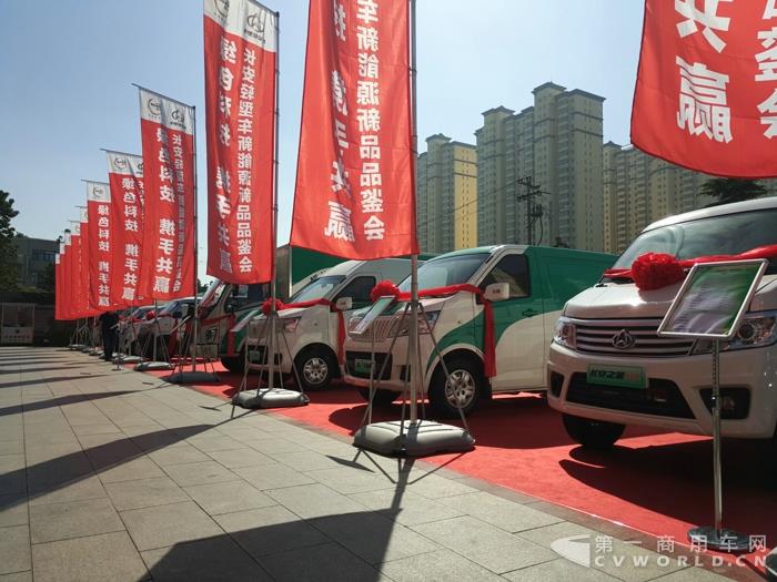 現(xiàn)場展車.jpg