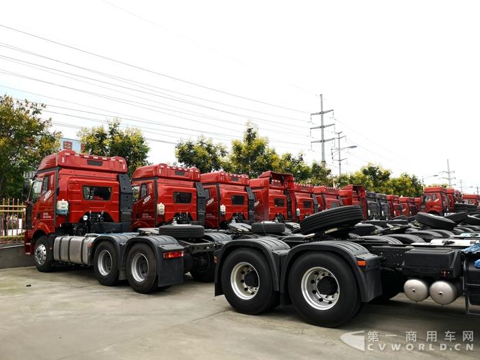 解放一大群車 3444.jpg