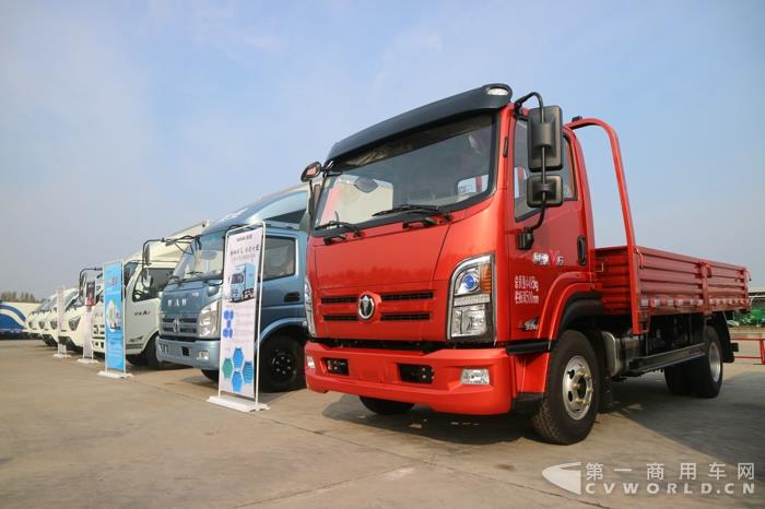 現(xiàn)場展車2.jpg