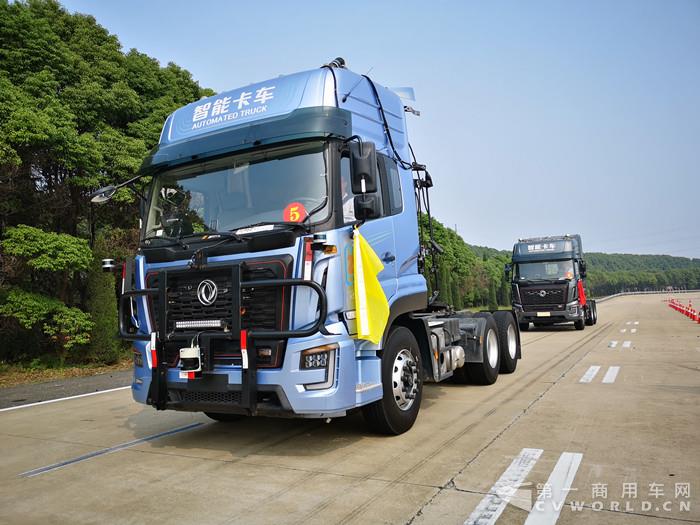 進行自動駕駛體驗的東風(fēng)智能卡車_副本.jpg