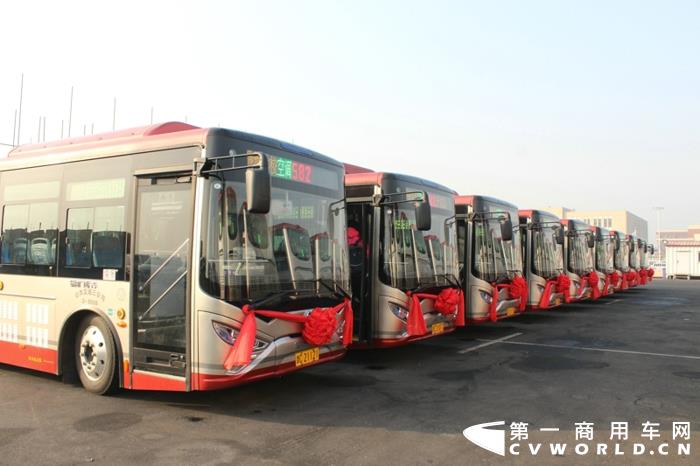 銀隆8.5米純電動公交車 (1).jpg