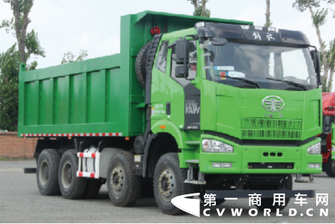 產(chǎn)品稿：新J6P 8×4 短軸距渣土車 輕自重 短軸距 城市渣土運(yùn)輸新趨勢489.png