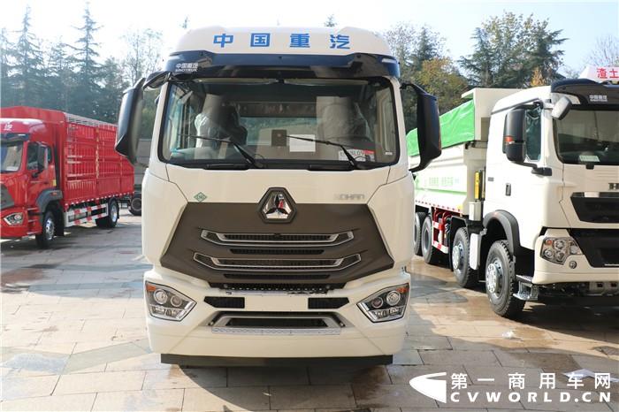 豪瀚N7G 440馬力國(guó)六牽引車.jpg