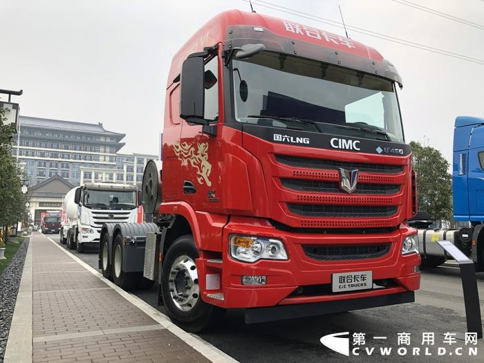 聯(lián)合卡車U+ 6×4 460馬力國六LNG散裝水泥運(yùn)輸牽引車 (2).jpg